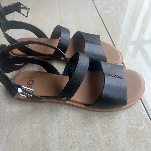 Ugg Sandals - Picture 5 of 6